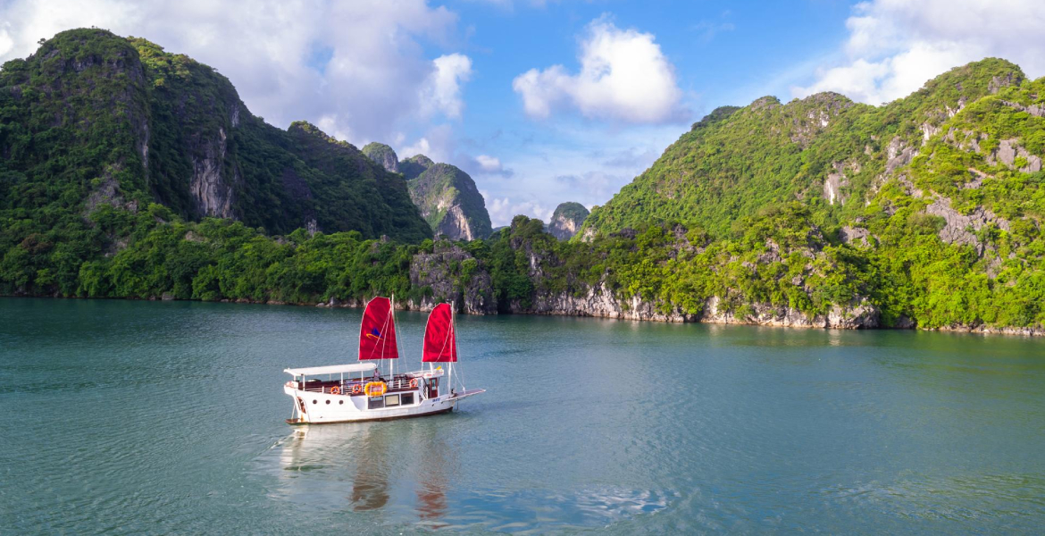 Private Day Cruise Amazing Sails Explorer Halong Bay